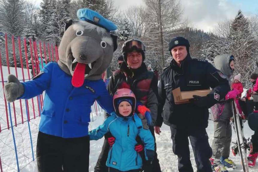 Policjanci wspólnie ze strażakami na stoku