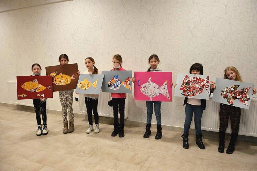 Mozaikowe zwierzęta wykonane przez dzieci w JDK