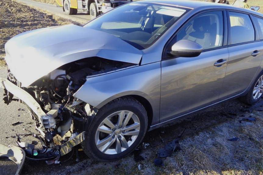 Zderzenie dwóch samochodów. Jedna osoba została ranna