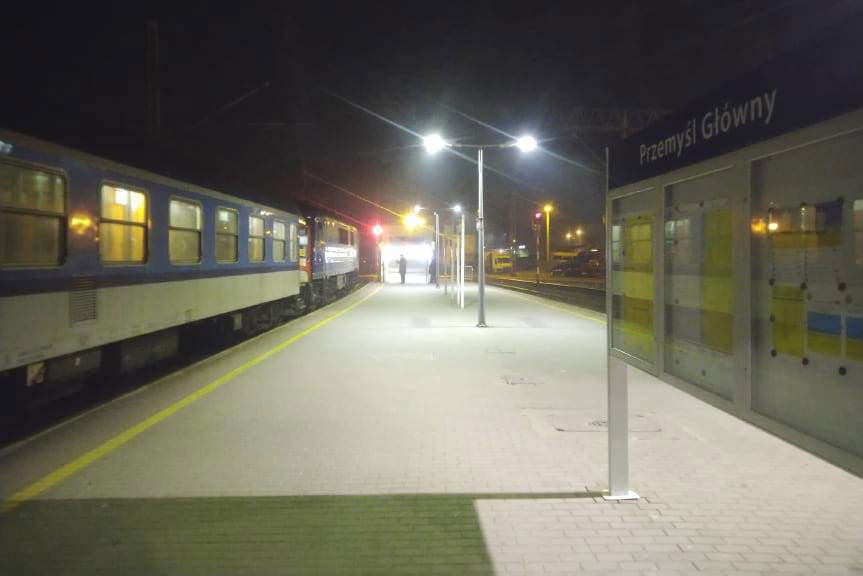 Wolontariusze z Gminy Skołyszyn pomagali na dworcu PKP w Przemyślu