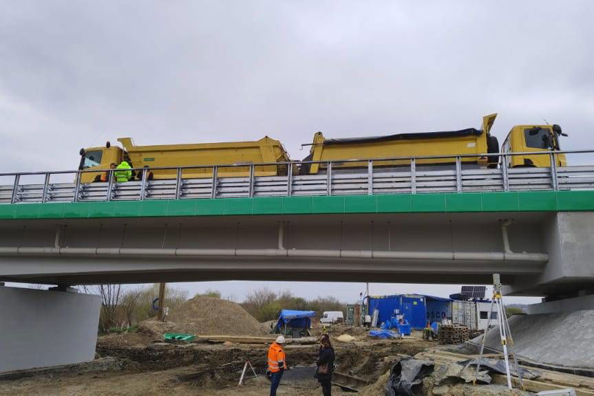 W Przysiekach przeprowadzono próby obciążeniowe mostu