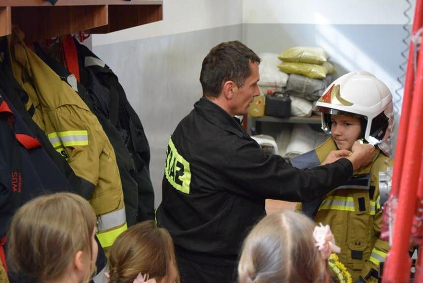 Jak zostać strażakiem? Spotkanie w bibliotece dla dzieci