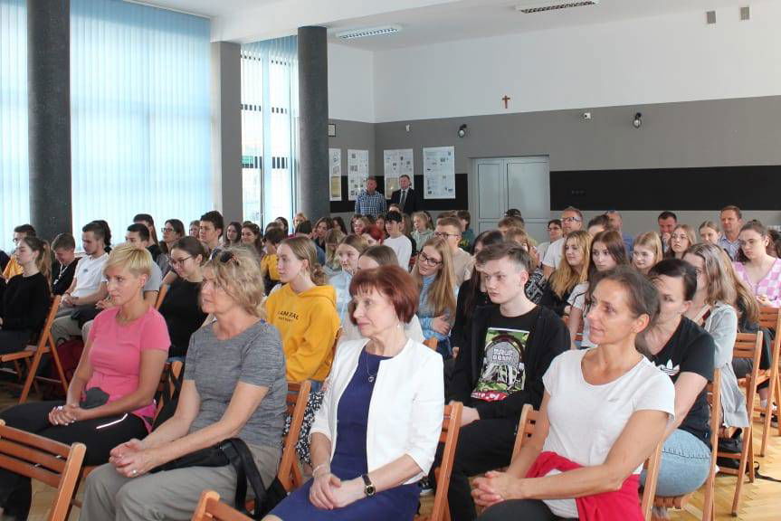 Podpisano umowę na budowę boiska i kortu tenisowego przy szkołach w Jaśle