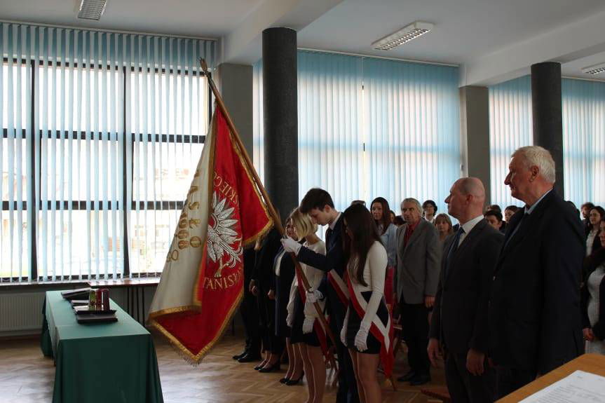 "Każdy koniec oznacza nowy początek…" Maturzyści zakończyli rok szkolny 