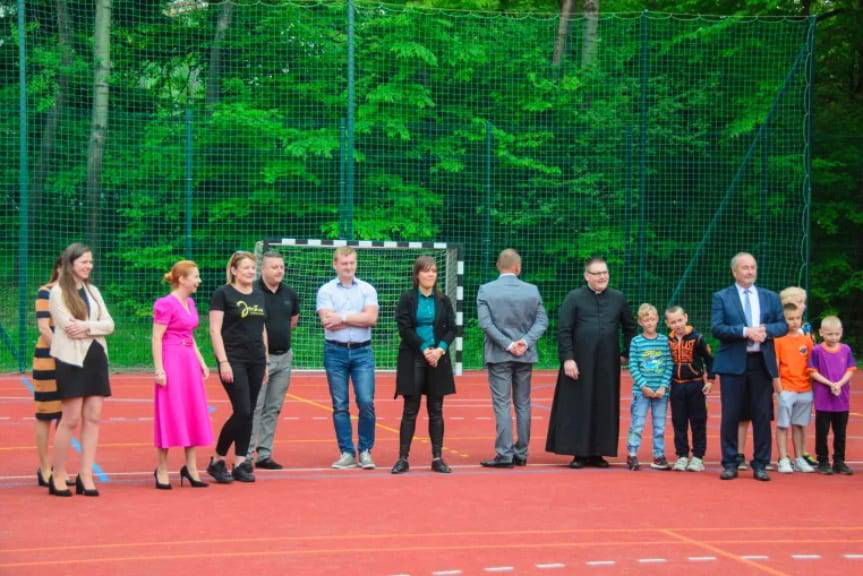 ZSM nr 2 w Jaśle ma nowe boisko sportowe