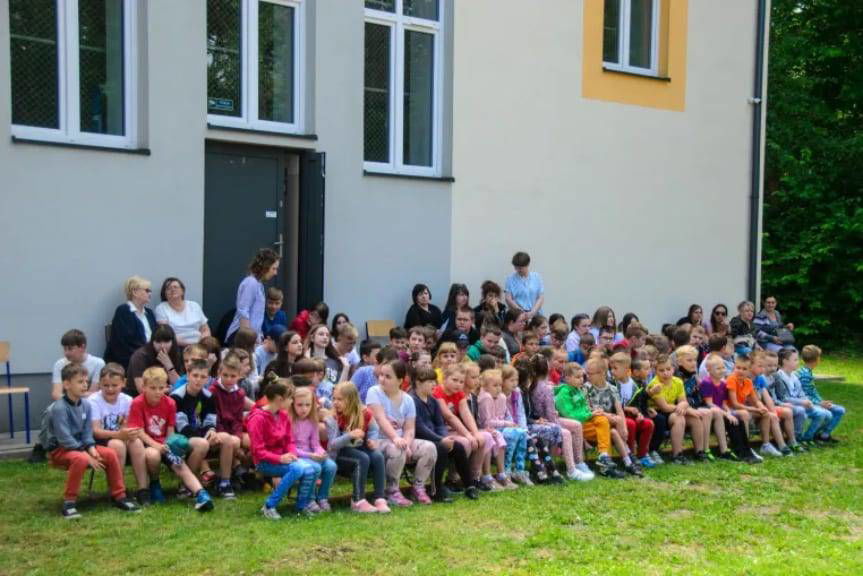 ZSM nr 2 w Jaśle ma nowe boisko sportowe