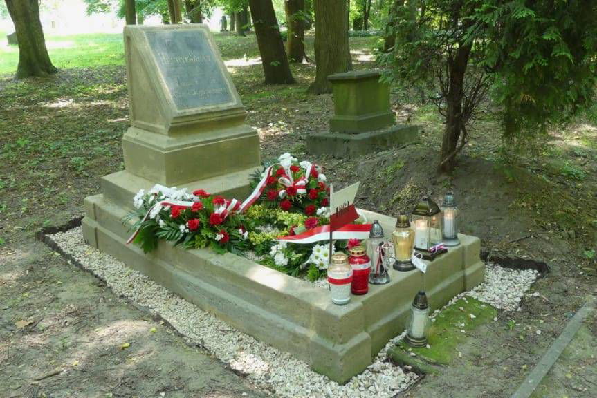 Odsłonięto odnowiony pomnik prof. Henryka Stroki