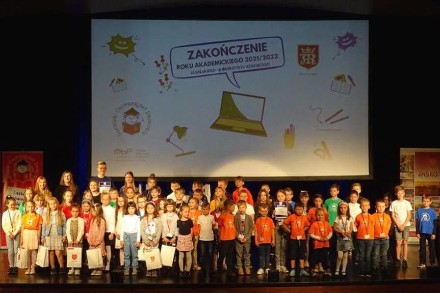 Mali studenci na szóstkę - podsumowanie zajęć 12. edycji Jasielskiego Uniwersytetu Dziecięcego