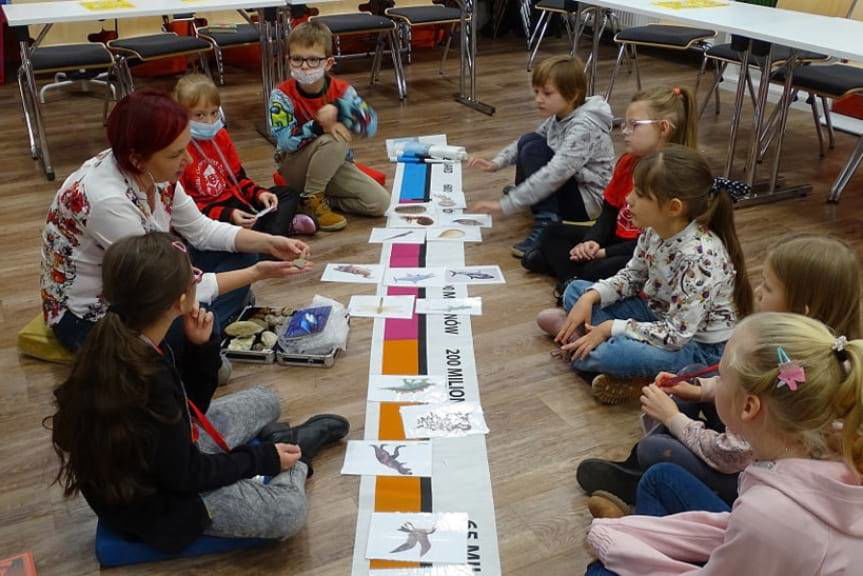 Mali studenci na szóstkę - podsumowanie zajęć 12. edycji Jasielskiego Uniwersytetu Dziecięcego