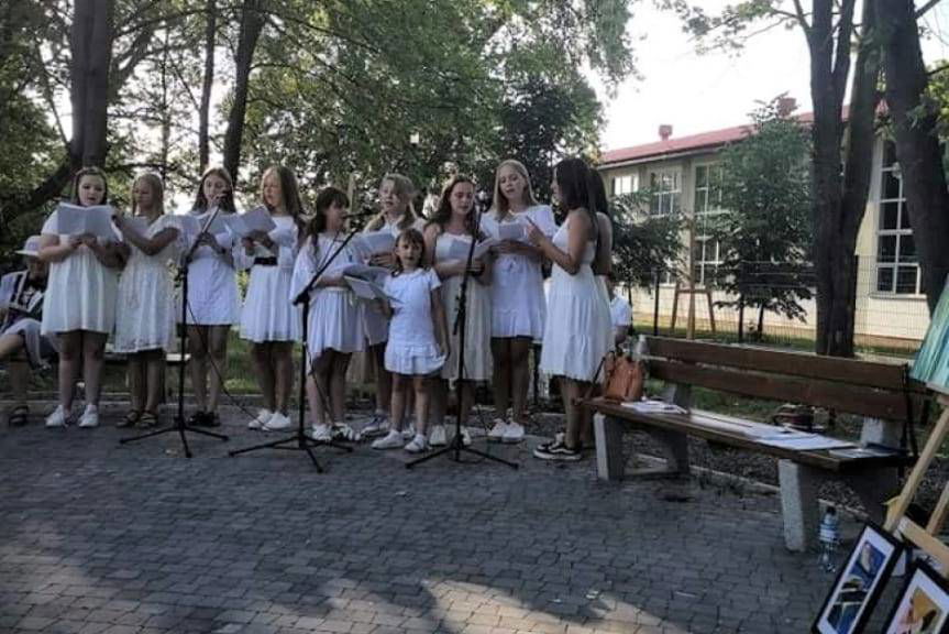 Piknik ze sztuką w tarnowieckim parku