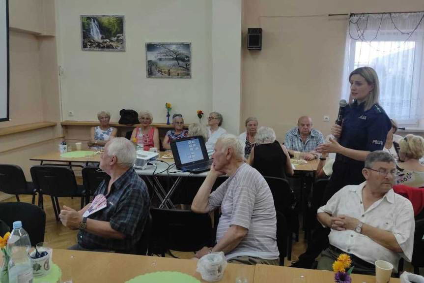 Jasielscy policjanci ostrzegają seniorów