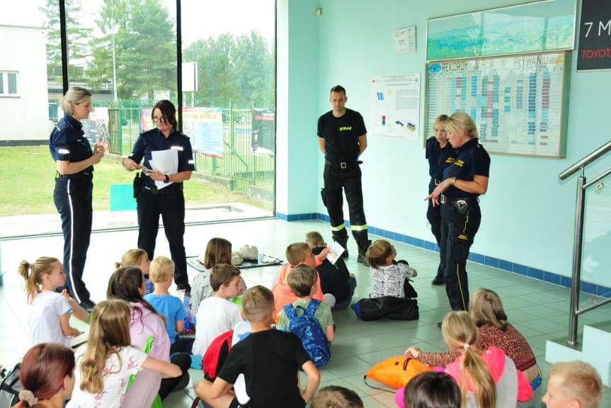 Spotkali się z dziećmi w ramach kampanii  "Kręci mnie bezpieczeństwo nad wodą"