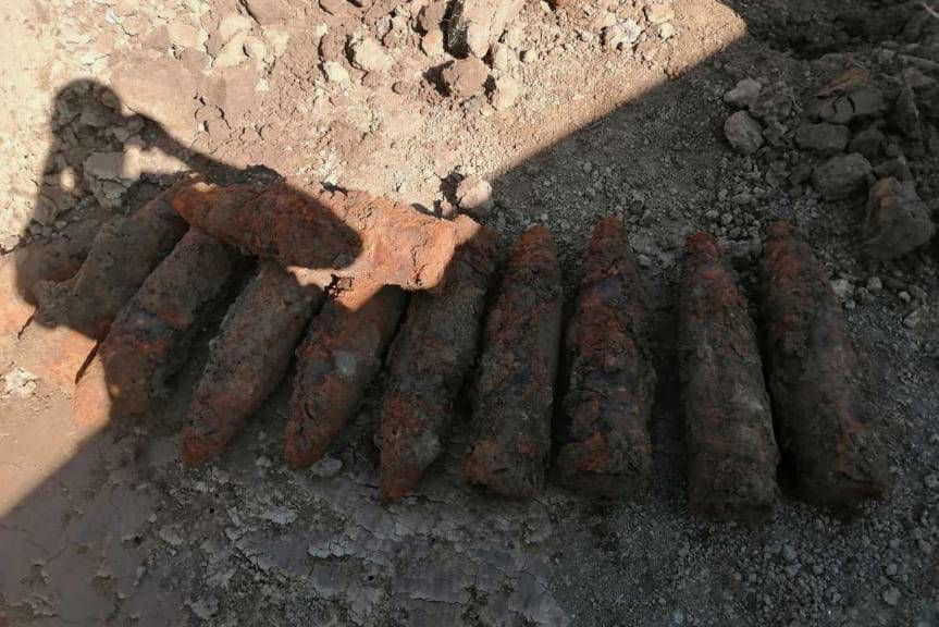 Jasło. Na prywatnej posesji znaleziono pociski artyleryjskie