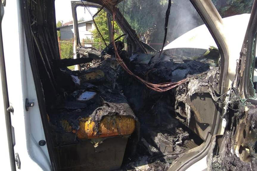 Pożar samochodu dostawczego w Niegłowicach