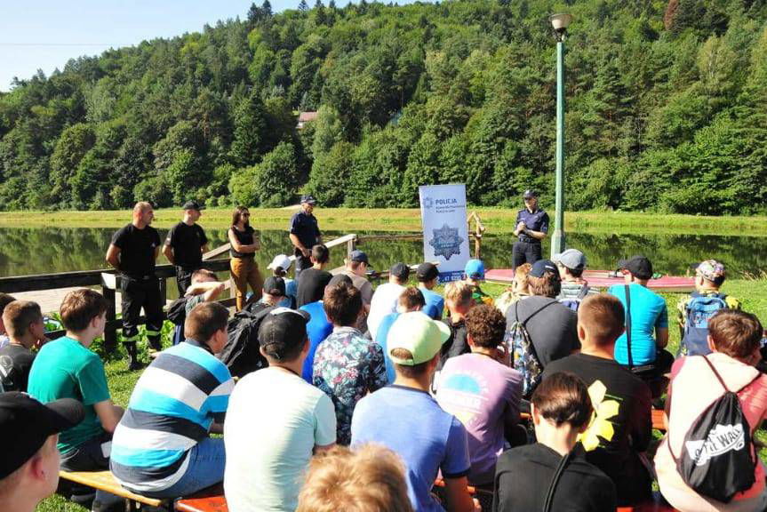 Służby odwiedziły uczestników kolonii