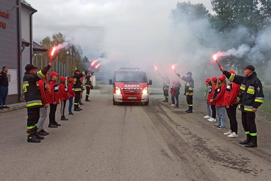 Powitanie nowego samochodu w OSP Niepla