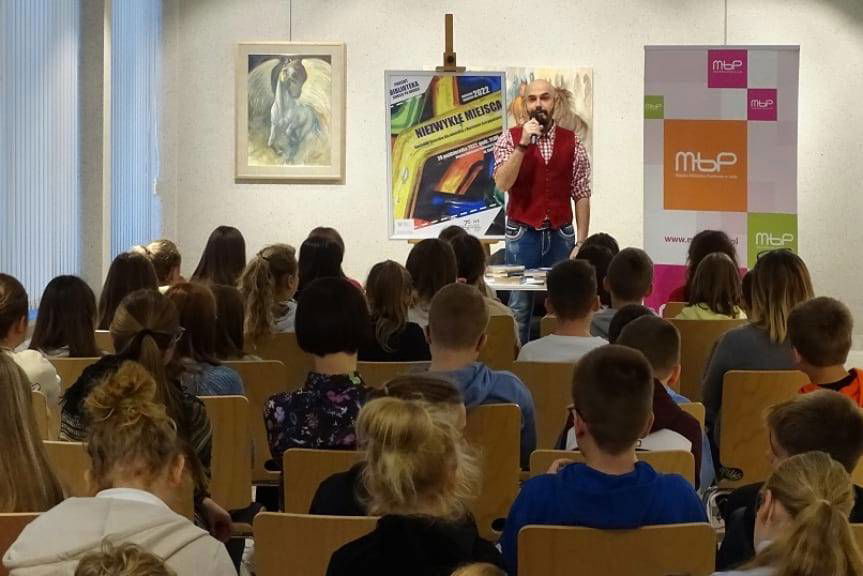 Niezwykłe miejsca w czasie i przestrzeni - spotkanie z Marcinem Szczygielskim