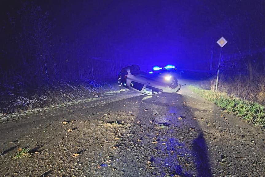 Dachowanie samochodu w Bieździadce