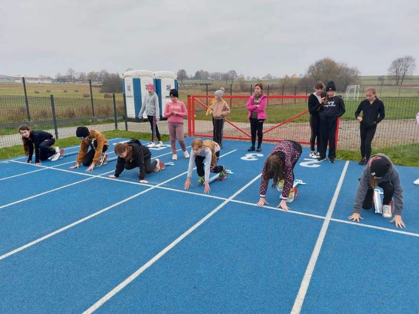 Ćwiczyli na stadionie w Czeluśnicy