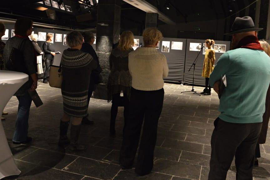 Emocje i relacje międzyludzkie w fotografii Bogusławy Treli