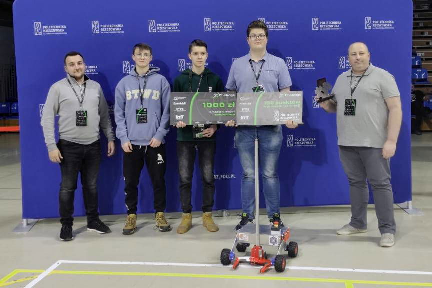 Sukcesy uczniów ZS nr 3 w Jaśle podczas zawodów robotów