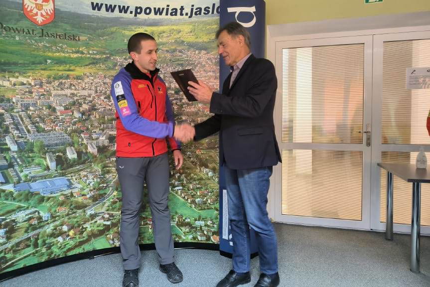 Zarząd Powiatu w Jaśle odznaczył członków Grupy Krynickiej GOPR