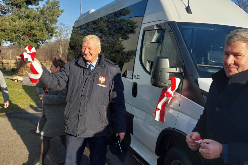 ŚDS w Nowym Żmigrodzie otrzymał autobus