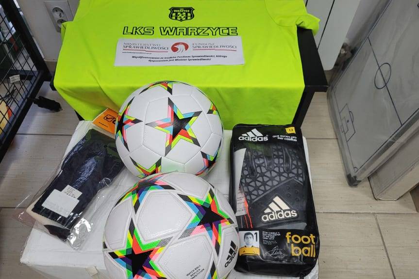 Sprzęt piłkarski trafił do klubów sportowych z Gminy Jasło