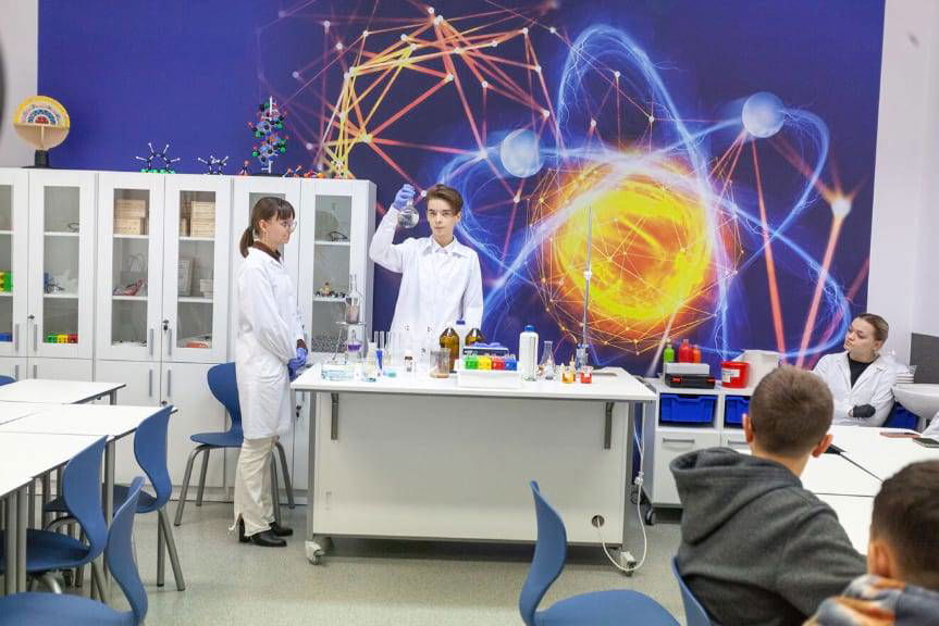 Nowoczesna pracownia chemiczna w jasielskiej "Dwójce"