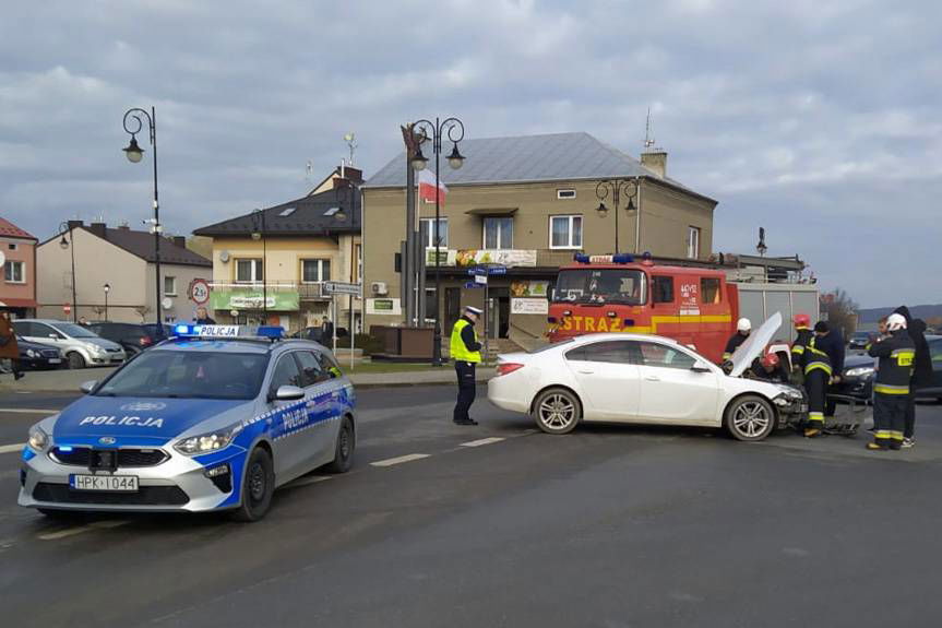 Zderzenie dwóch samochodów w Nowym Żmigrodzie