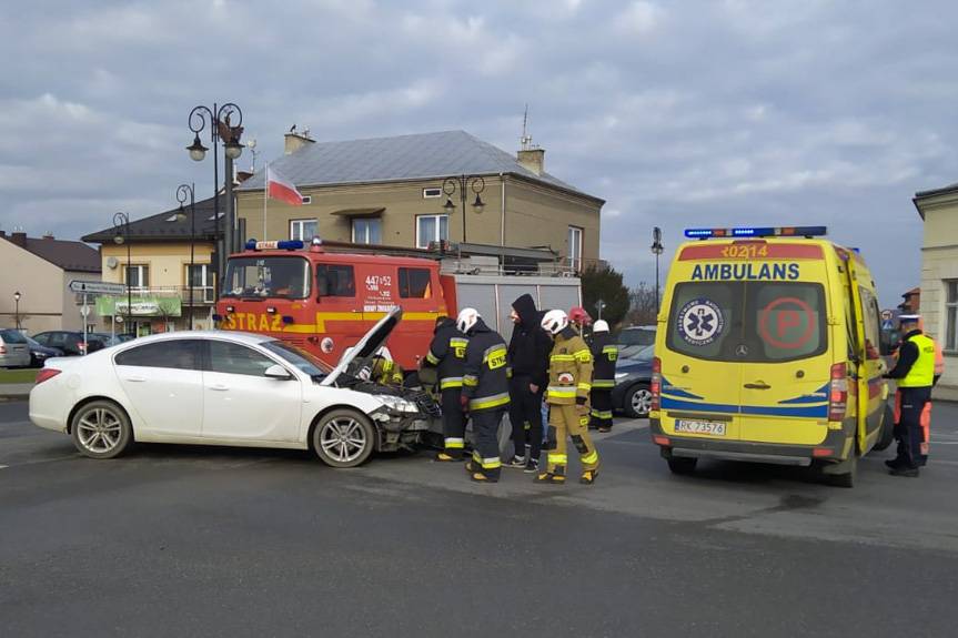 Zderzenie dwóch samochodów w Nowym Żmigrodzie