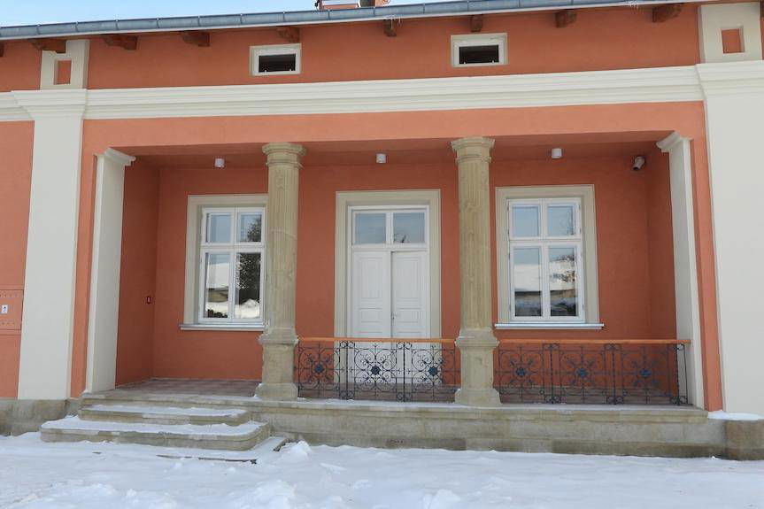 Zabytkowa plebania w Szebniach odzyskała pełny blask