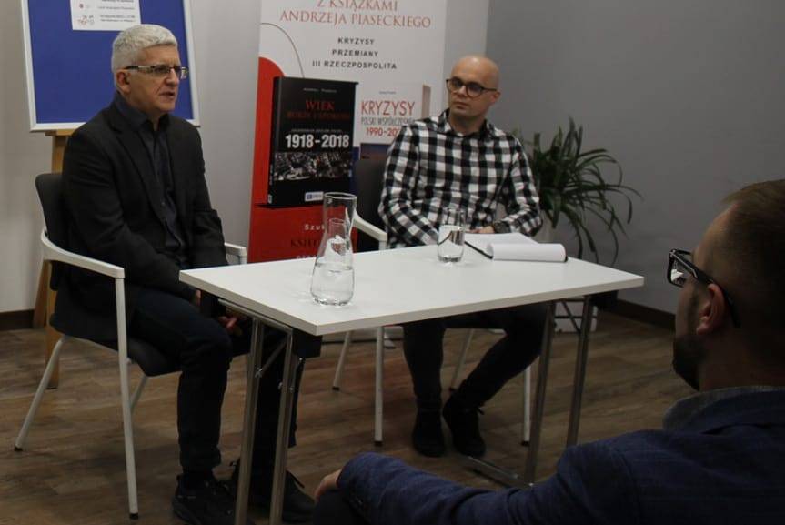 Kapitał na bezpieczeństwo i rozwój -  prof. Andrzej Piasecki w jasielskiej Bibliotece