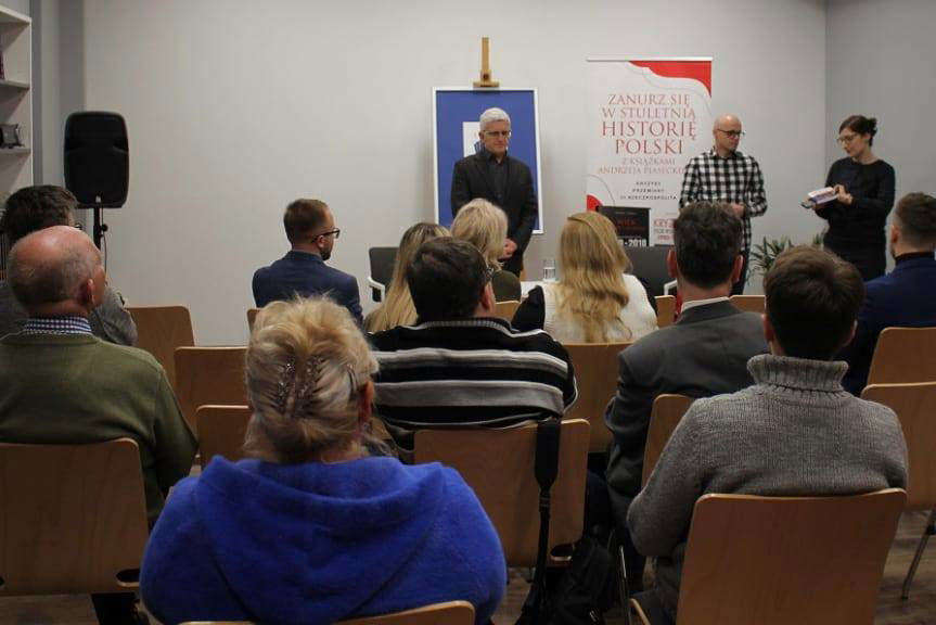 Kapitał na bezpieczeństwo i rozwój -  prof. Andrzej Piasecki w jasielskiej Bibliotece