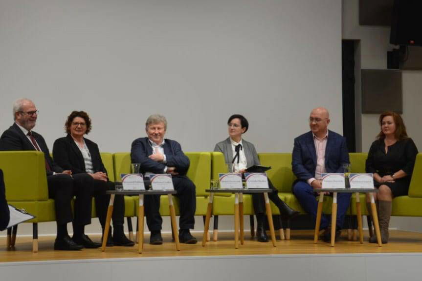 Rola kobiet w dzisiejszym świecie biznesu i pracy - debata w Jaśle