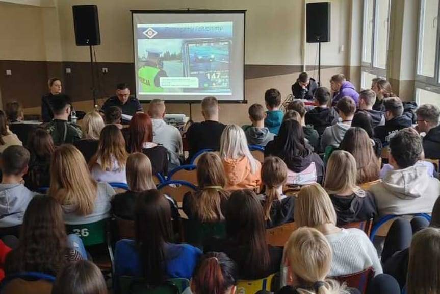 Spotkania profilaktyczne policjantów z dziećmi