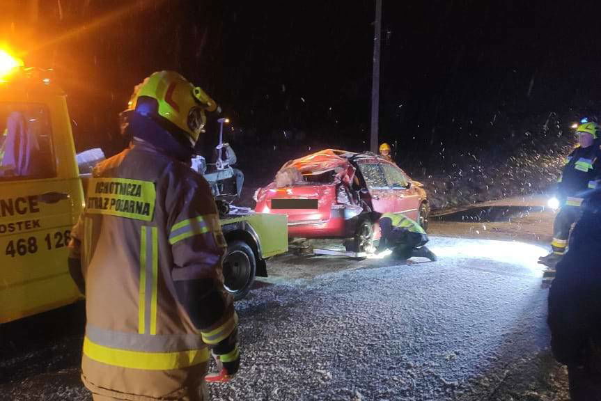 Dachowanie samochodu w Lublicy