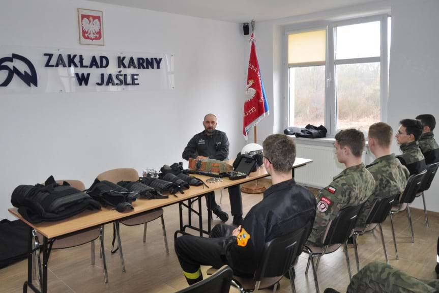 Uczniowie LO w Kołaczycach biorą udział w programie "W służbie prawu"