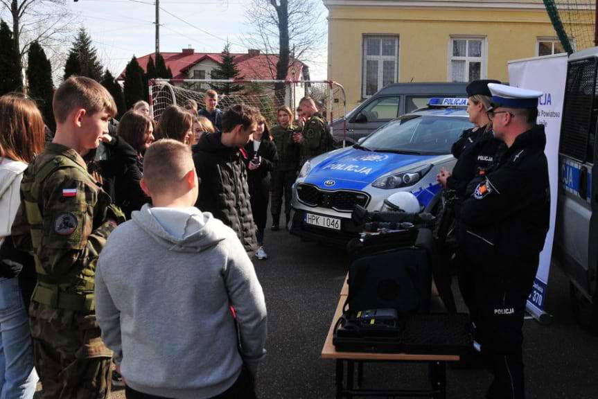 Policjanci zachęcali do podjęcia zawodu policjanta