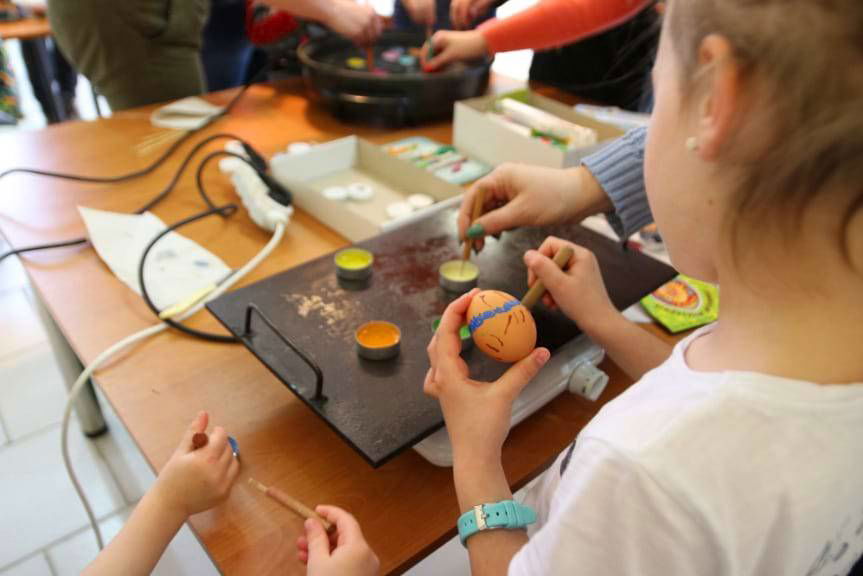 Wspólnie malowanie pisanek