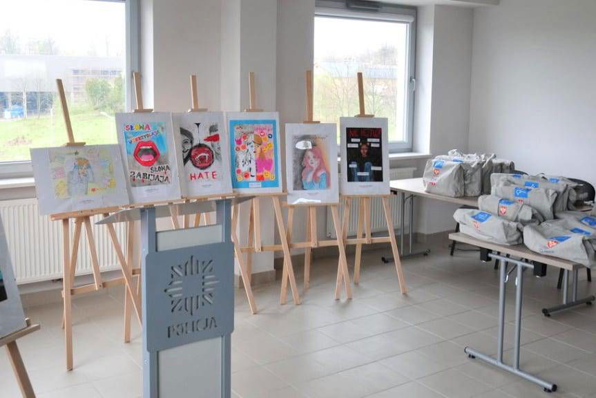 Wręczono nagrody laureatom konkursu "Lajkuję - nie hejtuję"