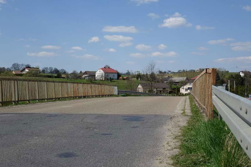 Nowa droga i most w Święcanach