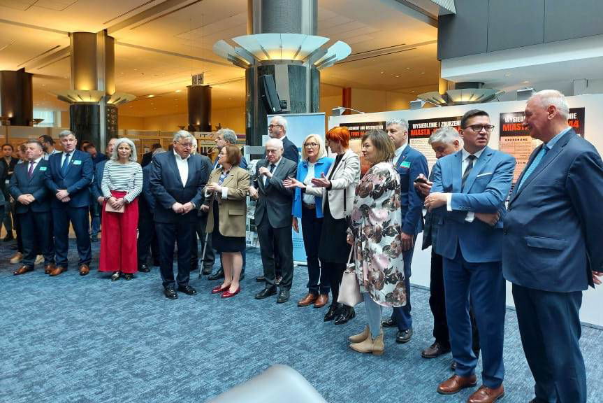 Wystawa o zniszczeniu Jasła w Parlamencie Europejskim