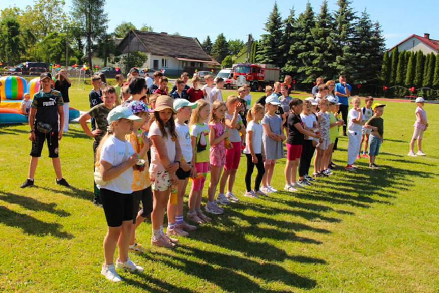 Dzień Dziecka i otwarcie boiska wielofunkcyjnego w Warzycach