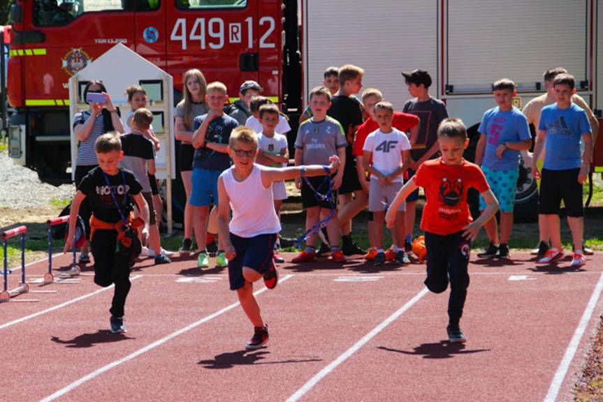 Dzień Dziecka i otwarcie boiska wielofunkcyjnego w Warzycach
