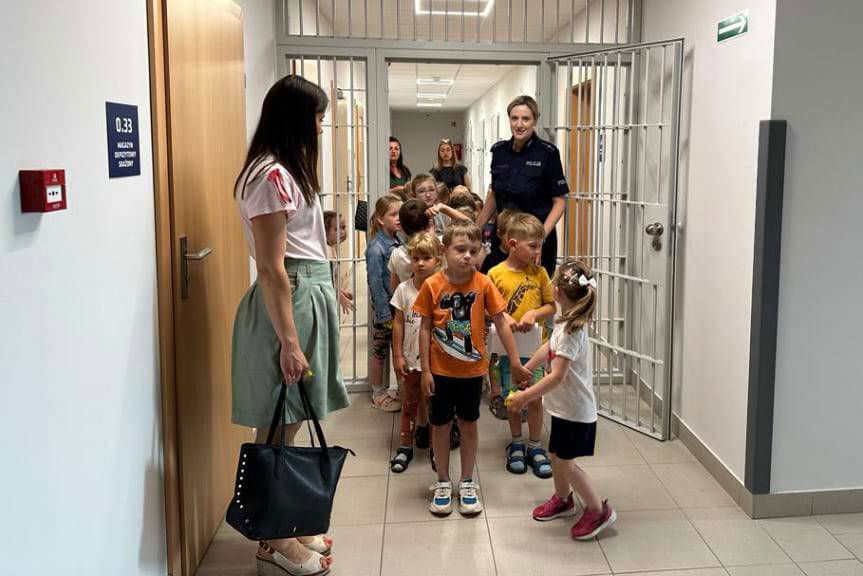 Policjanci spotkali się z dziećmi