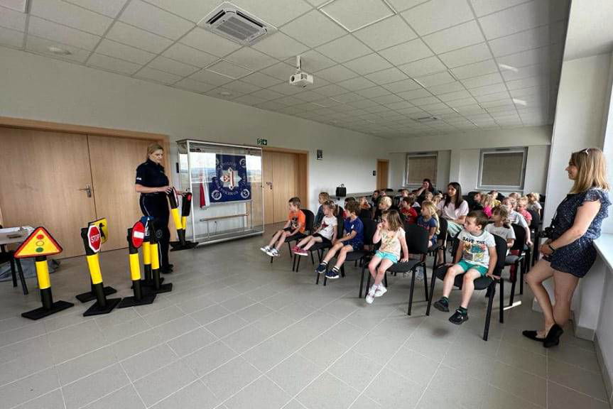 Policjanci spotkali się z dziećmi