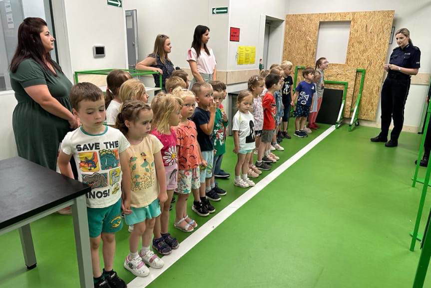 Policjanci spotkali się z dziećmi