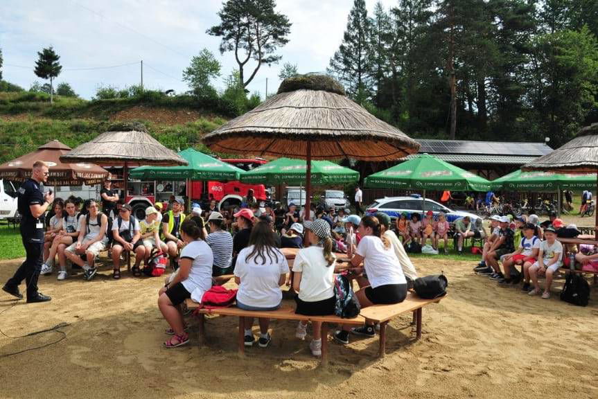 Policjanci przypominali jak bezpiecznie spędzać wakacje nad wodą