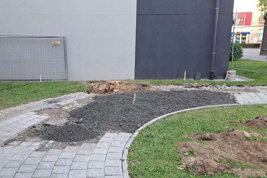 Spotkanie z legendą: muzyczna ławka Jerzego "Dudusia" Matuszkiewicza w Jaśle